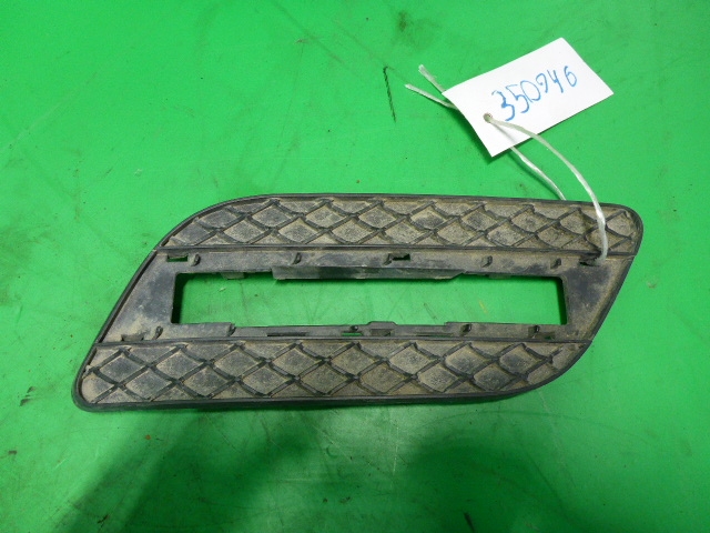 Рамка противотуманной фары правой