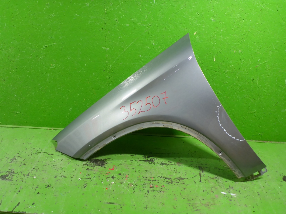 Крыло переднее левое