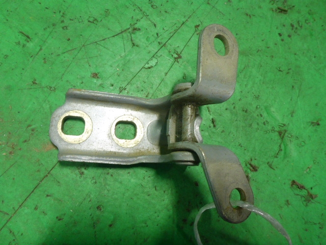 Петля двери передней правой верхняя