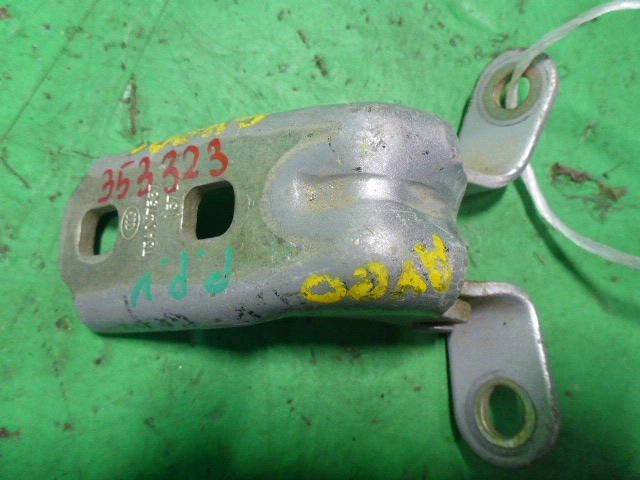 Петля двери передней правой верхняя