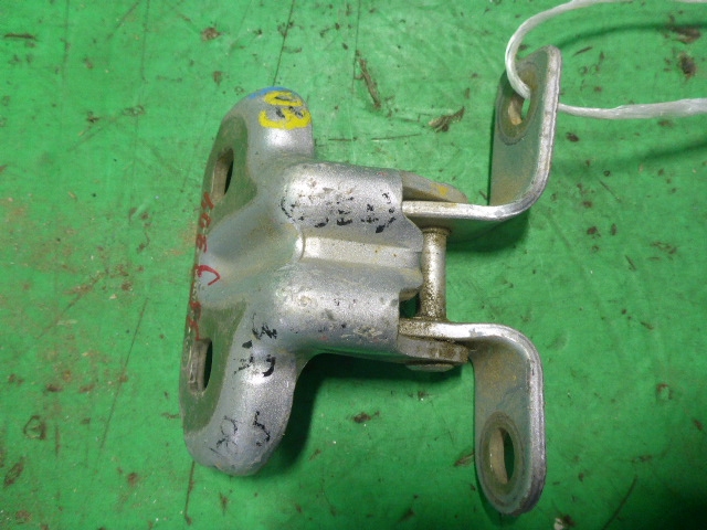 Петля двери задней правой верхняя