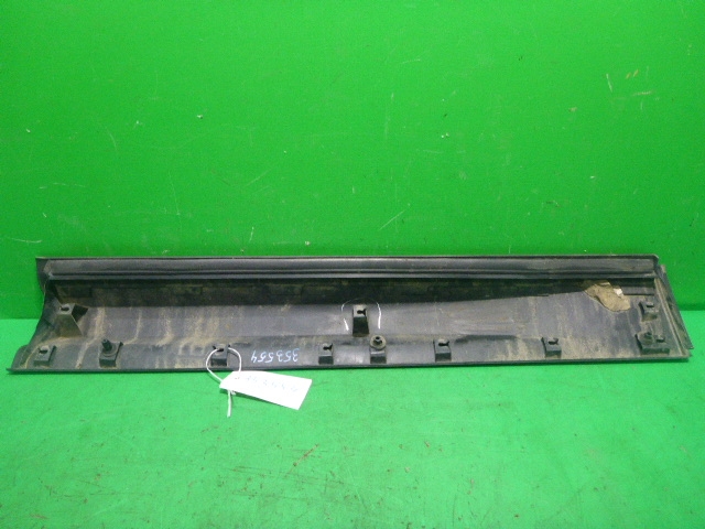 Накладка двери передней правой