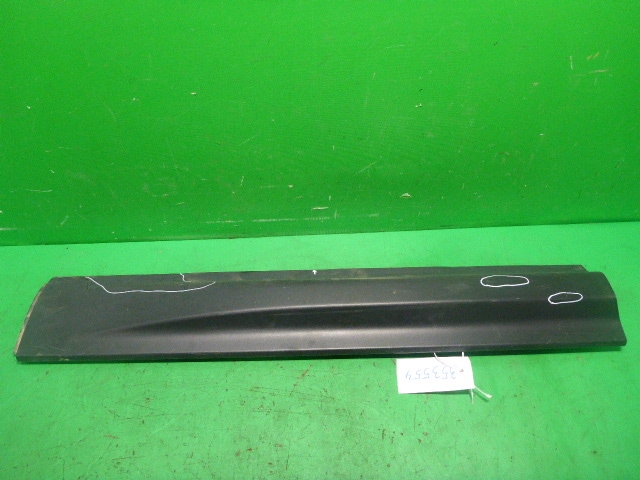 Накладка двери передней правой