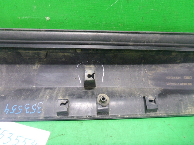 Накладка двери передней правой