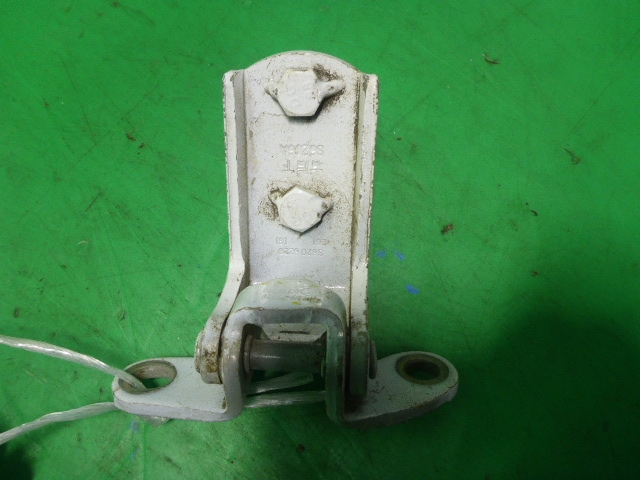 Петля двери задней правой нижняя