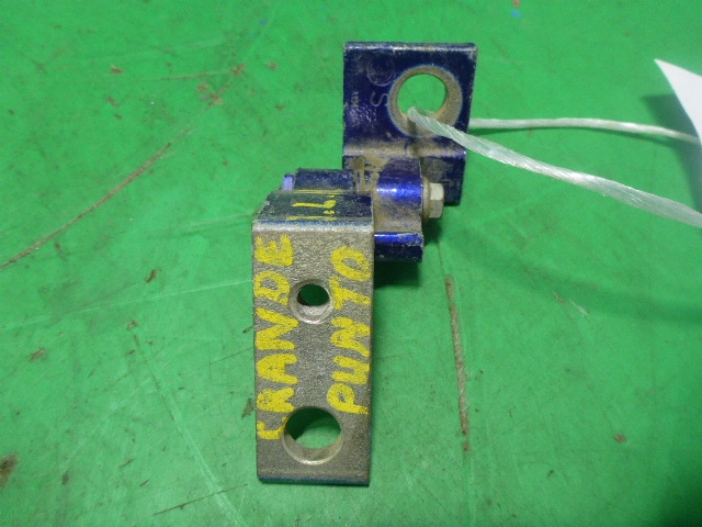 Петля двери задней левой нижняя