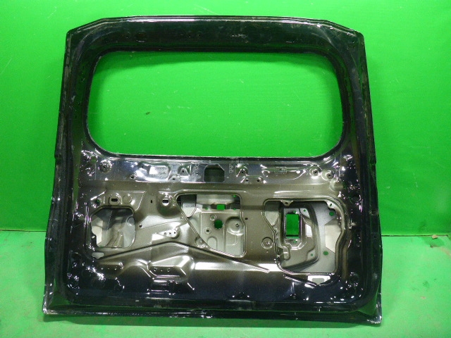 Дверь багажника