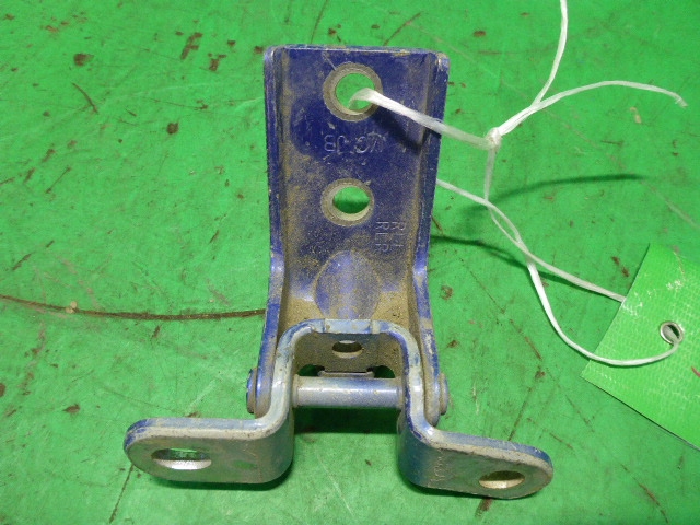 Петля двери задней правой нижняя