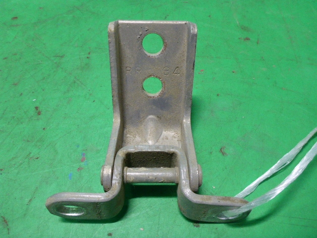 Петля двери задней левой верхняя