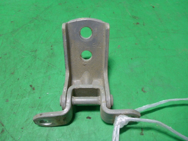 Петля двери передней правой верхняя