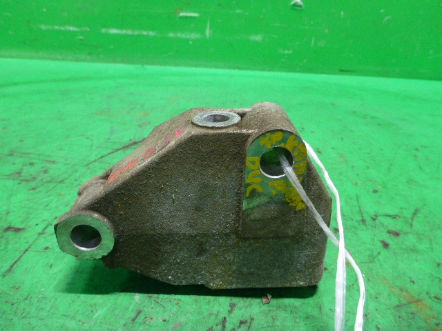 Кронштейн двигателя передний