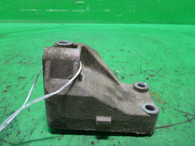 Кронштейн двигателя передний