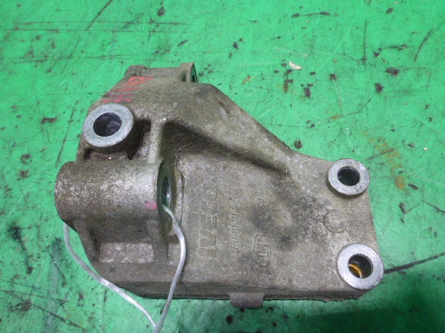 Кронштейн двигателя передний