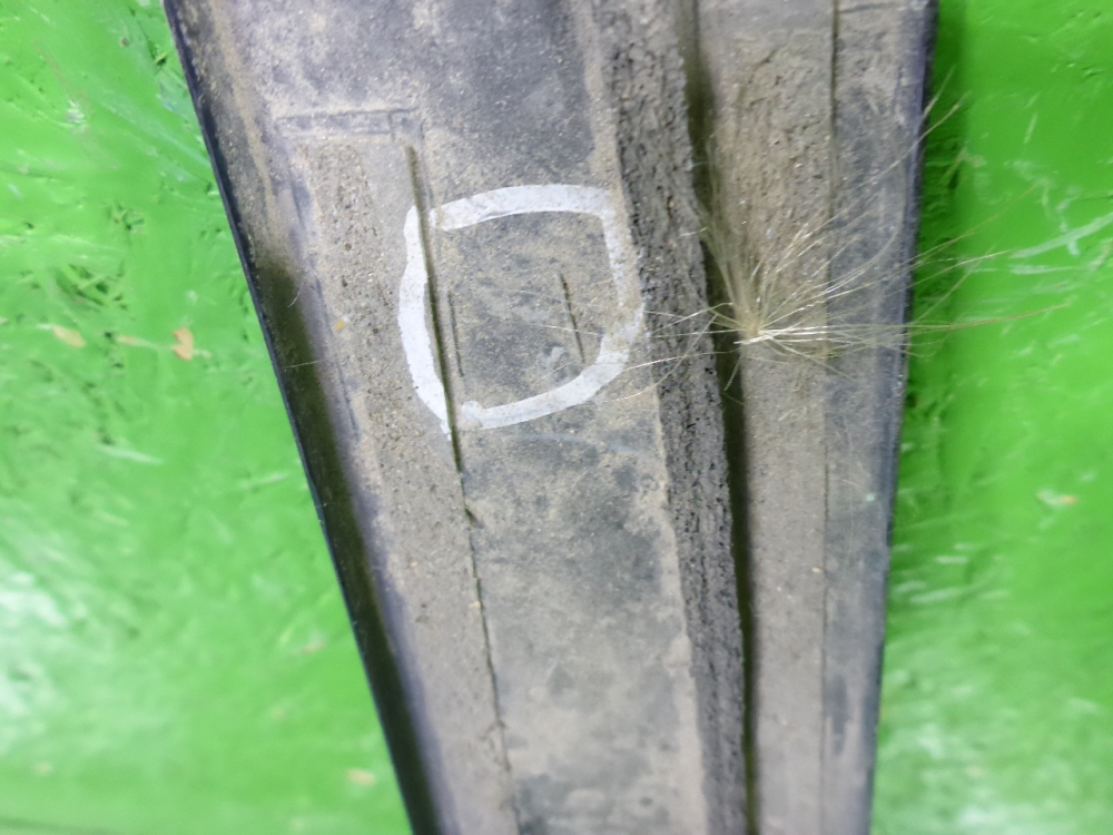 Накладка двери передней левой