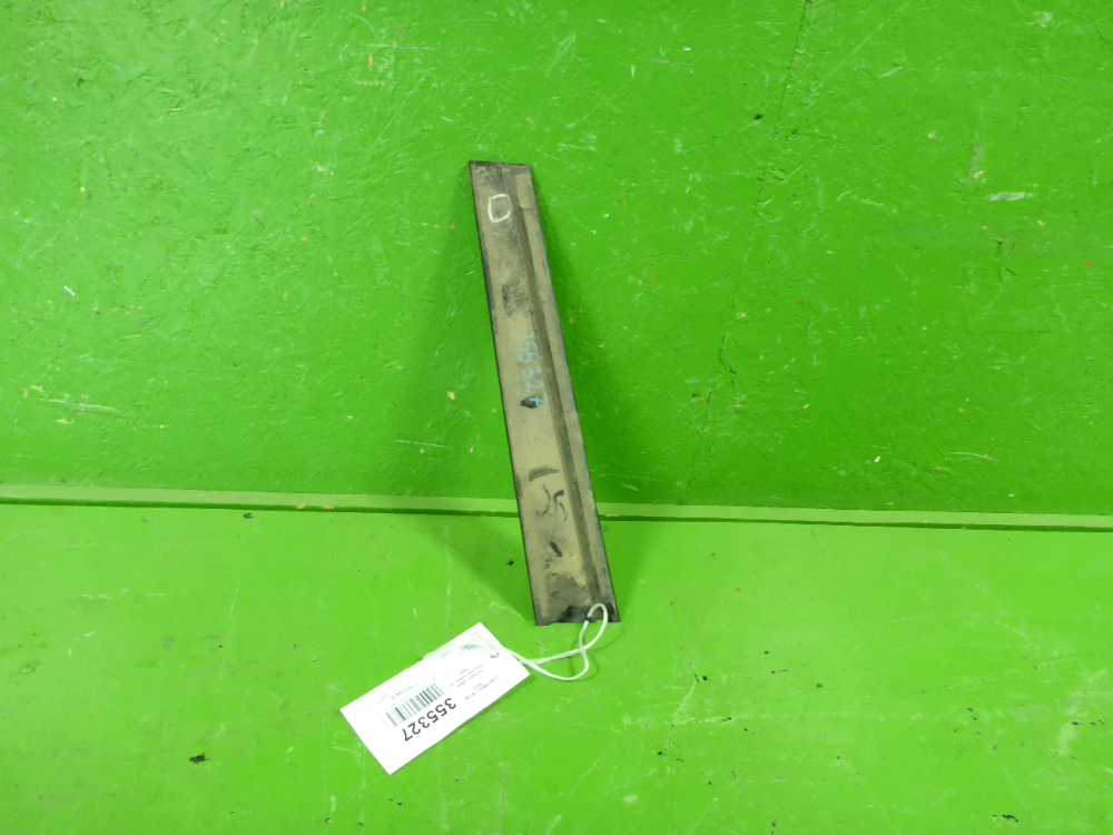 Накладка двери передней левой