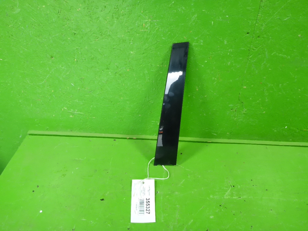 Накладка двери передней левой