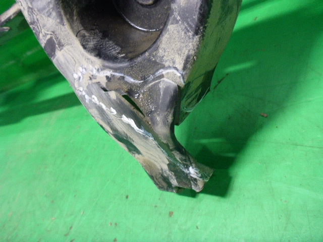 Кронштейн заднего бампера