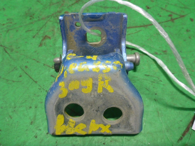 Петля двери задней правой верхняя