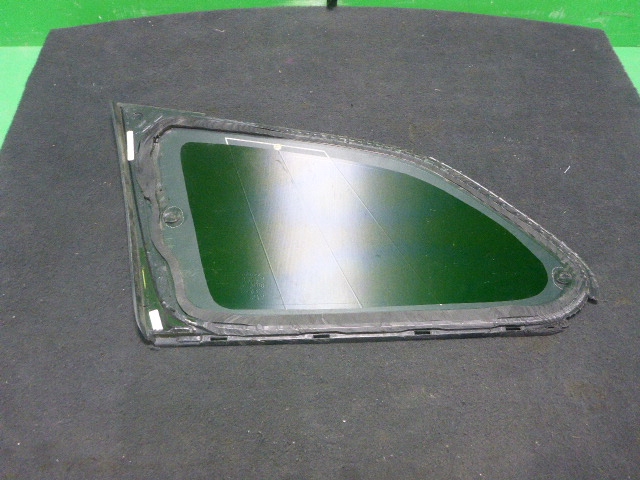Стекло кузовное глухое правое