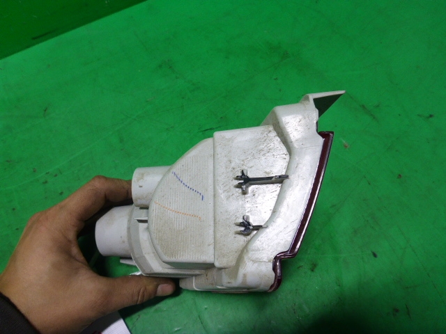 Фонарь задний в бампер правый