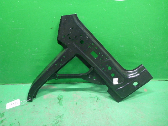 Кузовной элемент