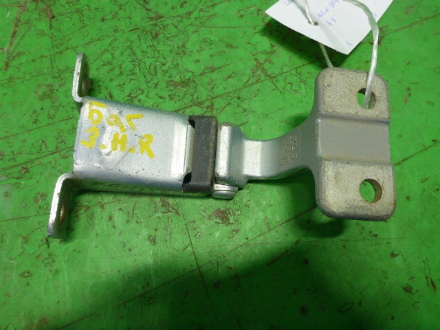 Петля двери багажника