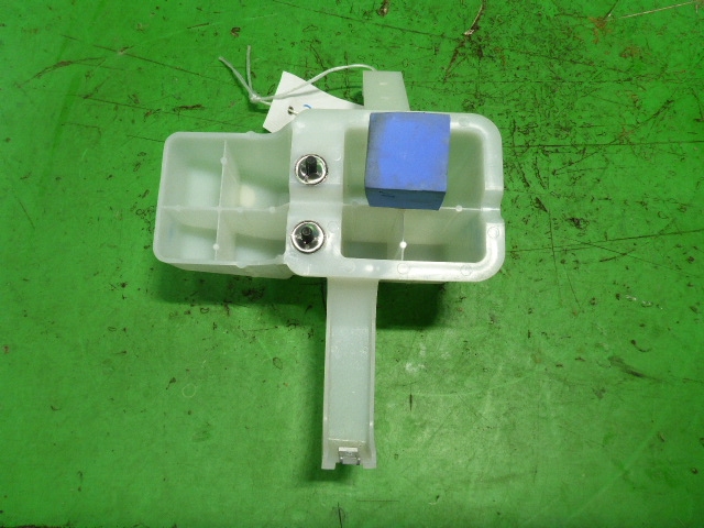 Кронштейн заднего бампера правый