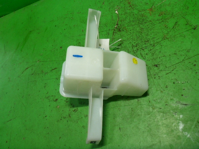 Кронштейн заднего бампера правый