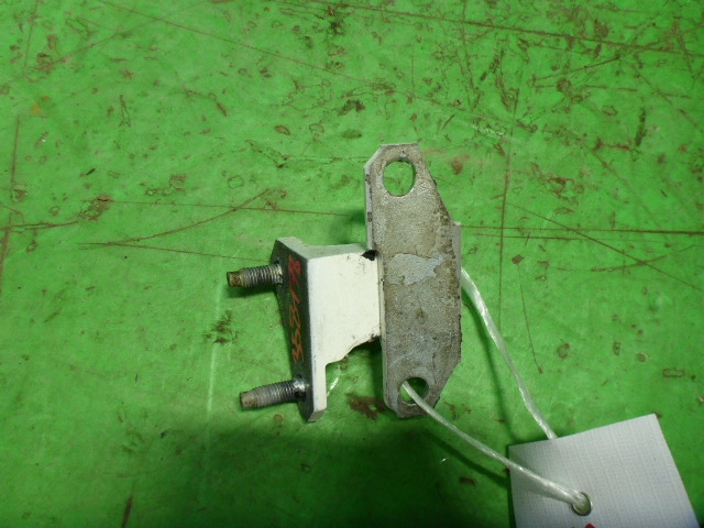 Петля двери задней левой верхняя