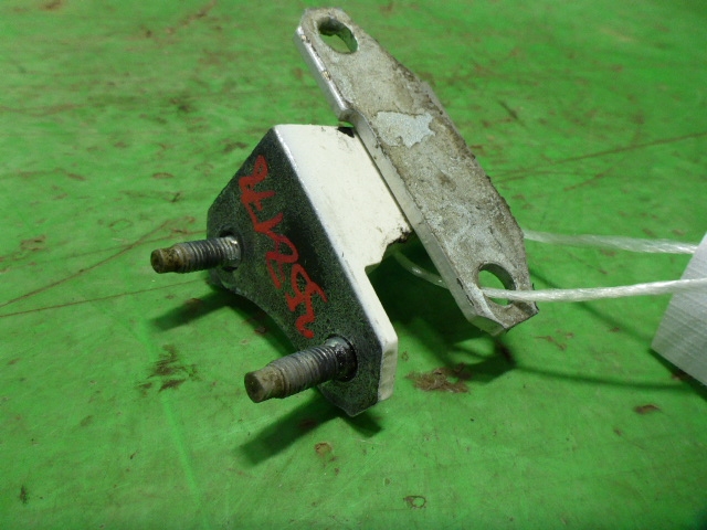 Петля двери задней левой верхняя