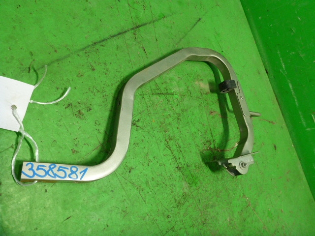 Петля крышки багажника