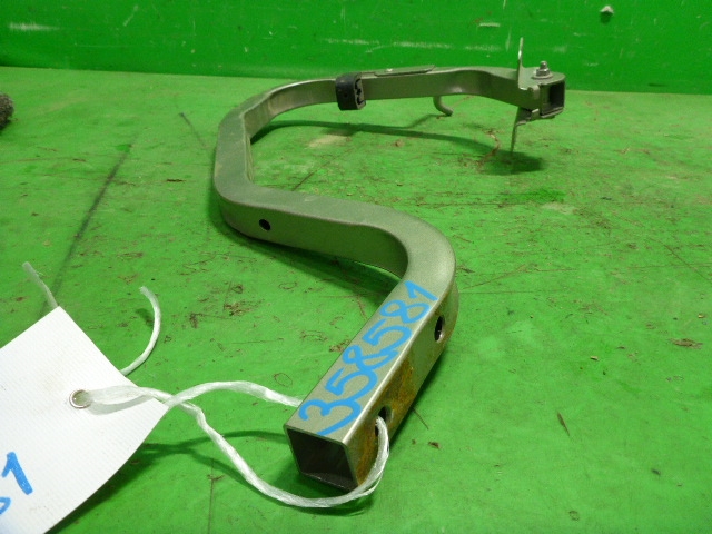 Петля крышки багажника