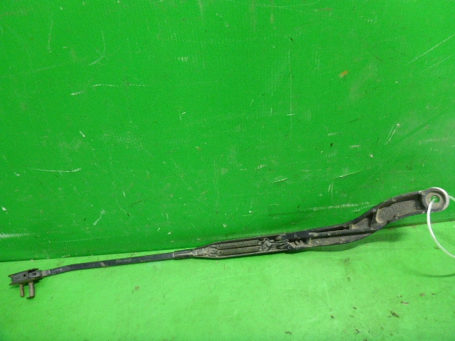 Поводок стеклоочистителя передний правый