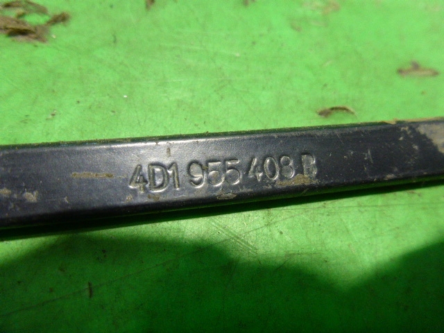 Поводок стеклоочистителя передний правый