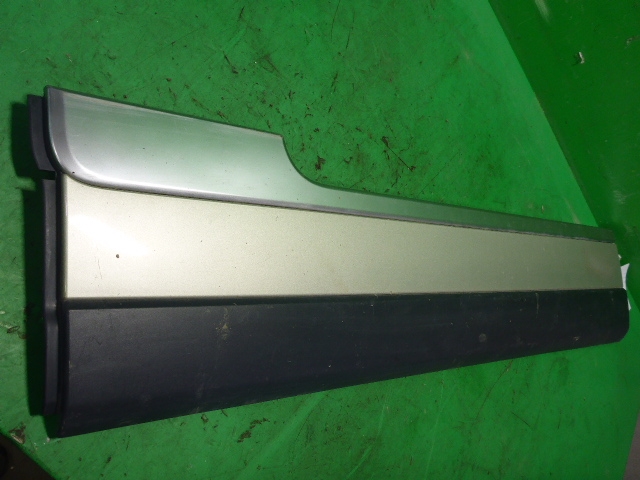 Накладка двери передней левой