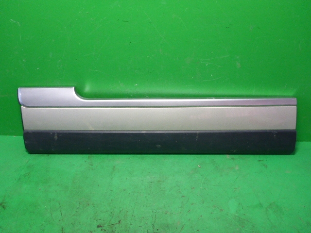 Накладка двери передней левой