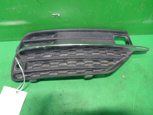 Решетка в бампер правая