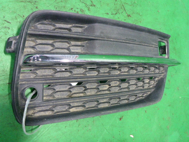 Решетка в бампер правая
