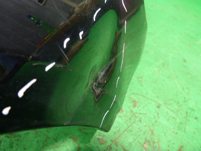 Крыло переднее правое