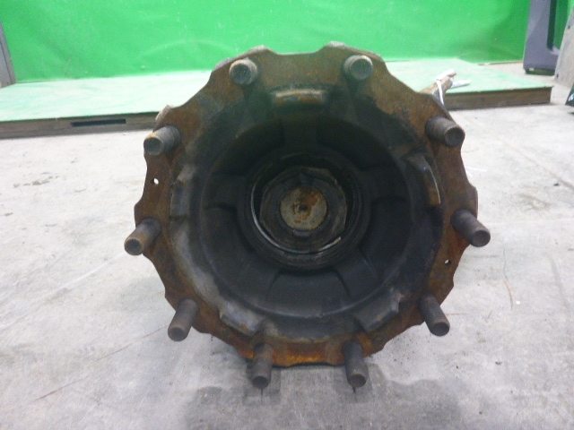 Кулак поворотный передний правый