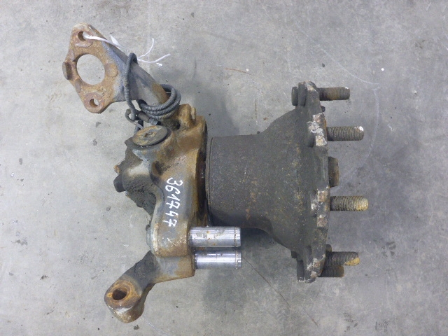 Кулак поворотный передний правый