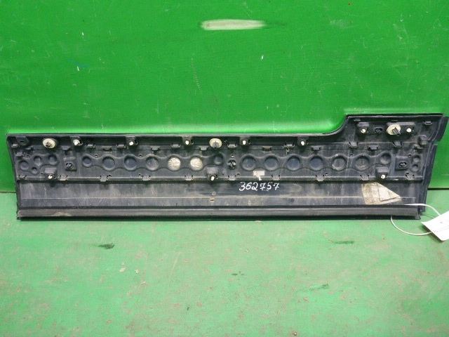 Накладка двери передней левой