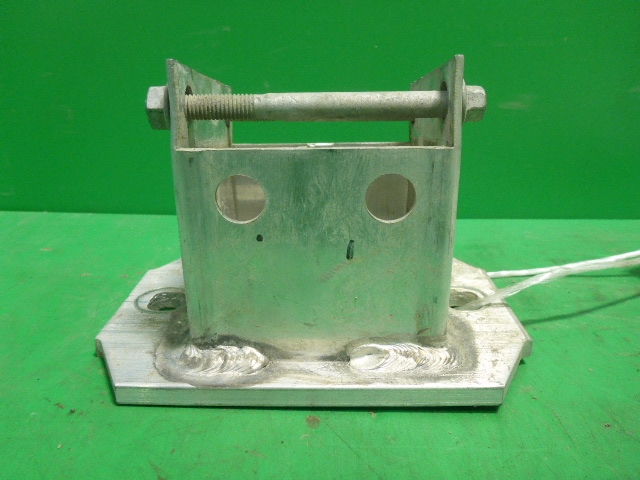 Кронштейн усилителя переднего бампера левый