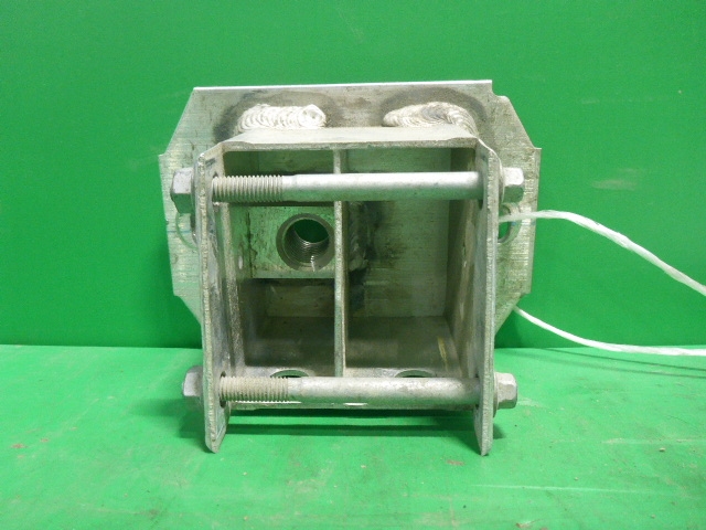 Кронштейн усилителя переднего бампера левый