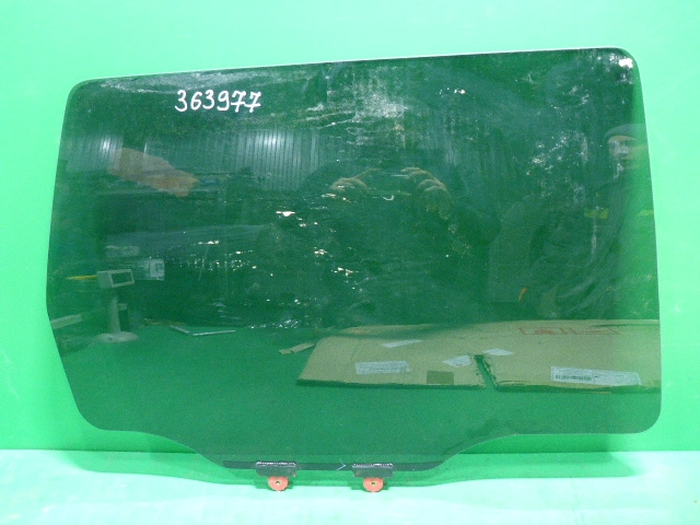 Стекло двери задней правой