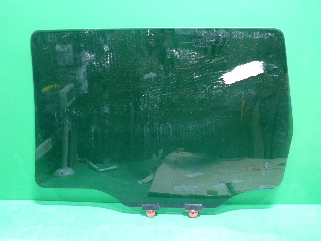 Стекло двери задней правой