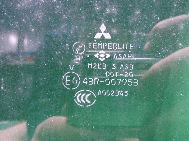 Стекло двери задней правой