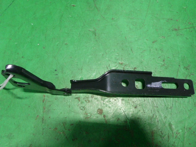 Петля капота левая