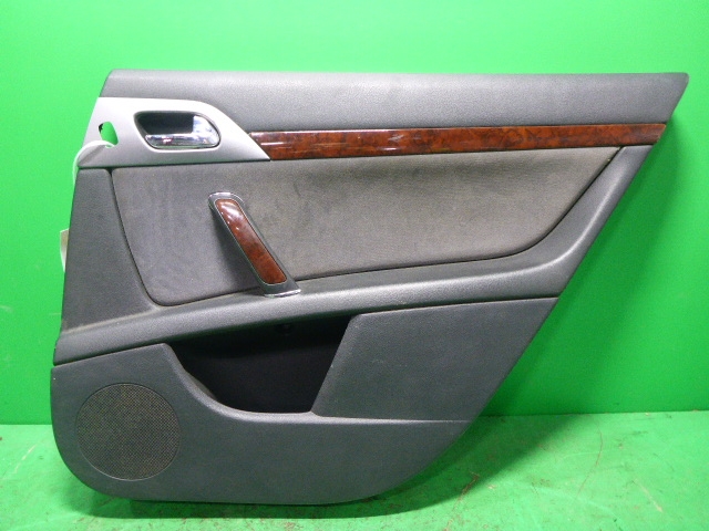 Обшивка двери задней правой