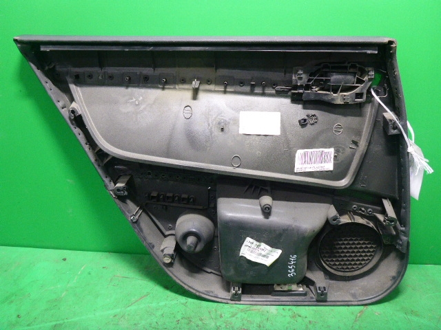 Обшивка двери задней правой